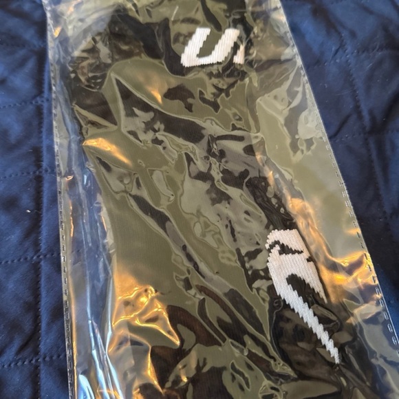 Venum Men's Standard UFC Authentic Fight Week Socks. Mens size 11/12. 2 pack - Picture 4 of 4